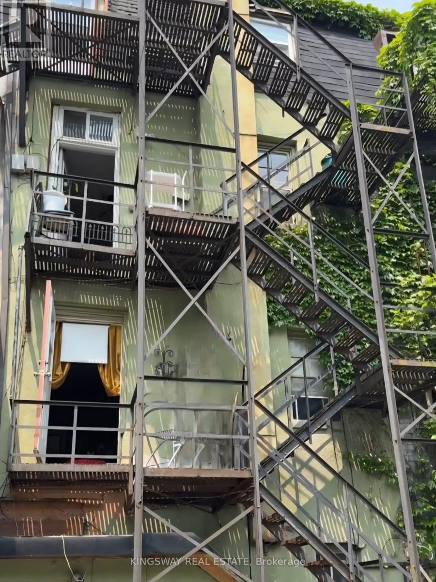 Property at 237 DUNDAS STREET E image 4