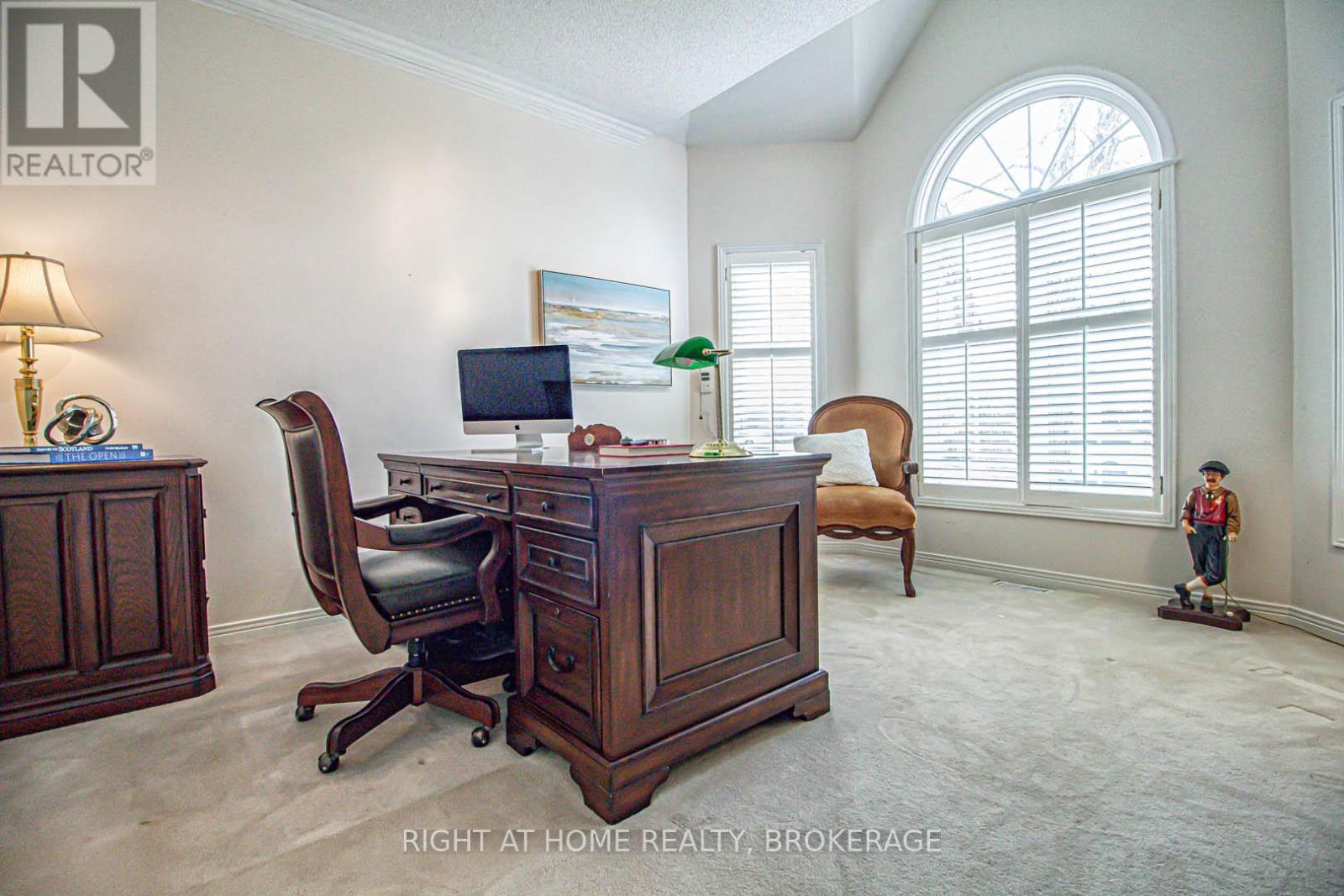 2156 Country Club Drive, Burlington, Ontario  L7M 4A8 - Photo 4 - W12101110