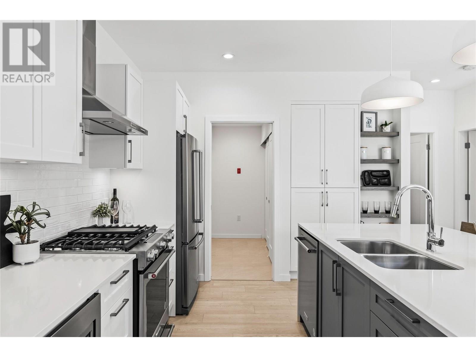 1979 Country Club Drive Unit# 10, Kelowna, British Columbia  V1X 0H6 - Photo 7 - 10347808