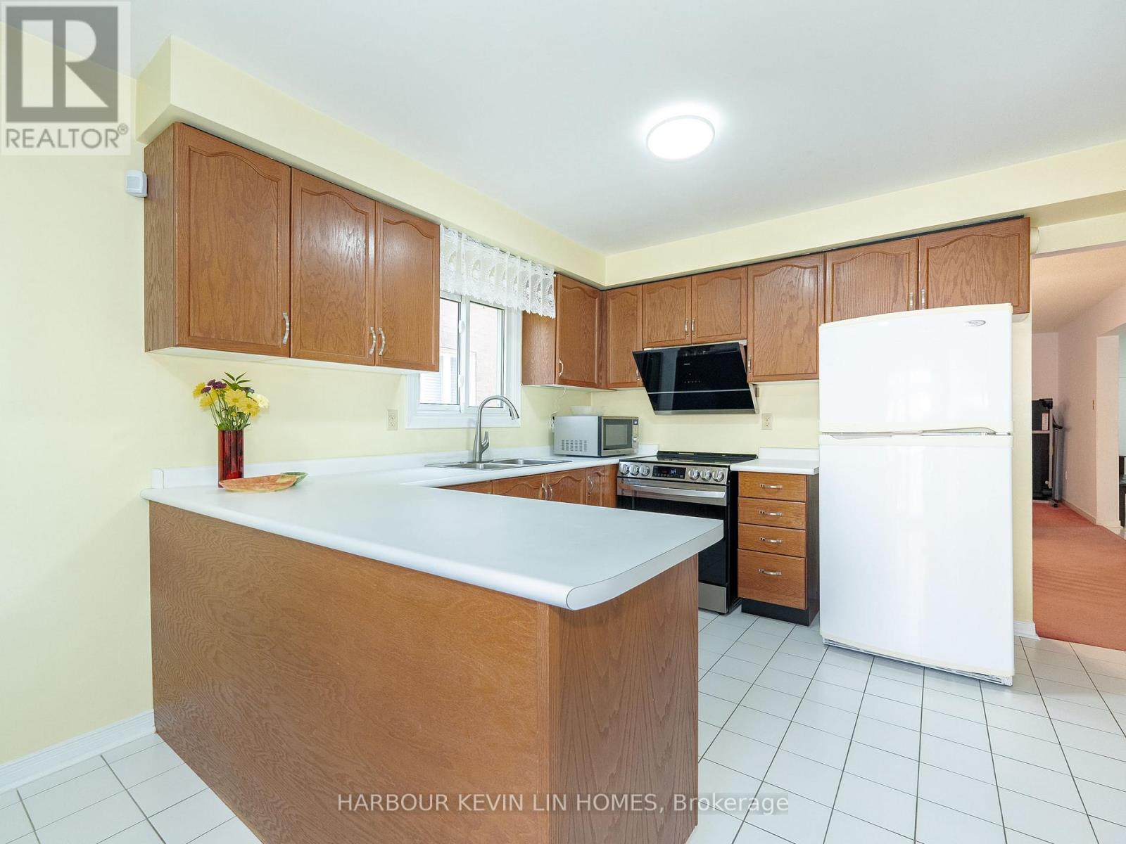 150 Oldhill Street, Richmond Hill, Ontario  L4C 9Z7 - Photo 10 - N12195385