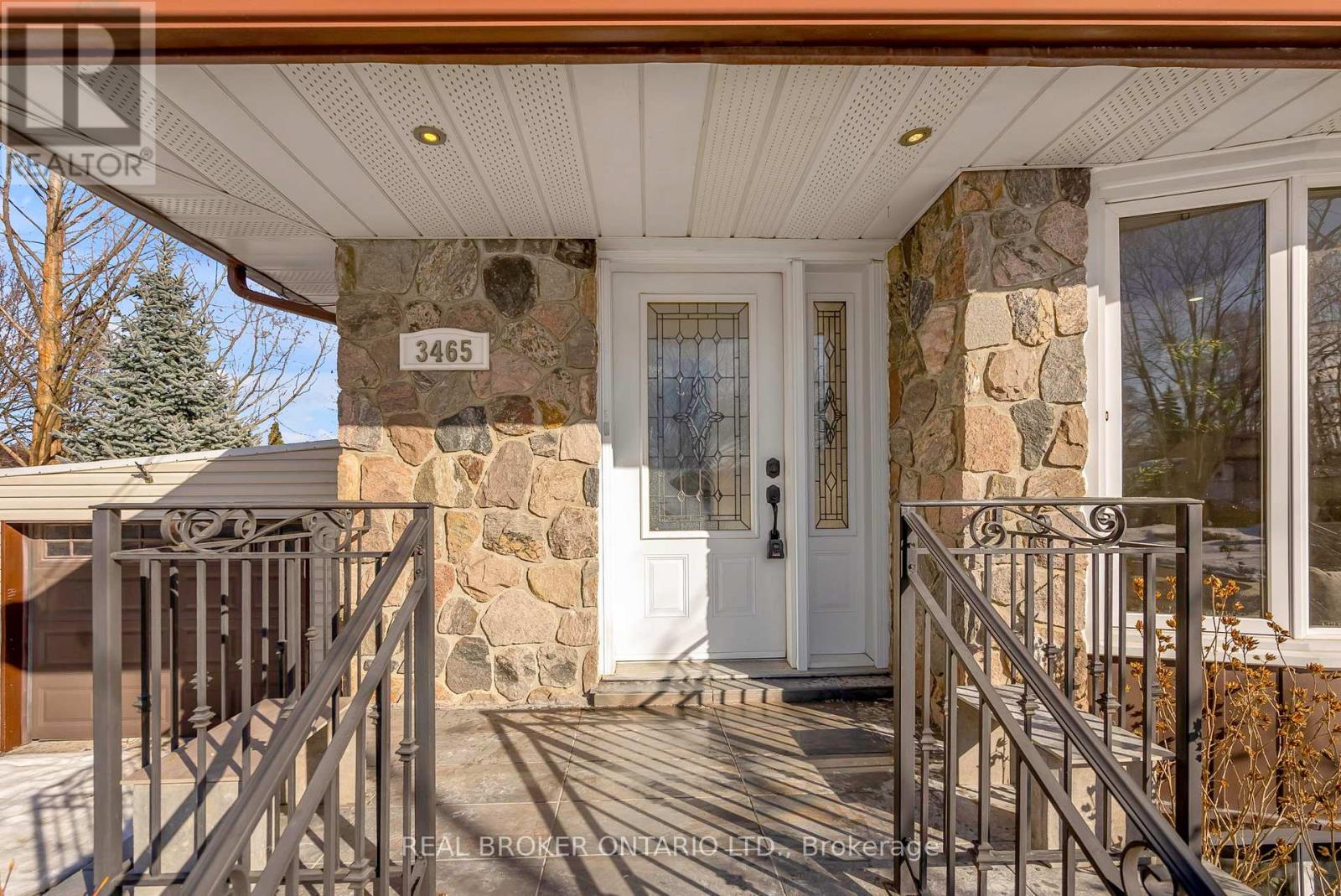 3465 Orion Crescent, Mississauga, Ontario  L5C 2H7 - Photo 3 - W12148840