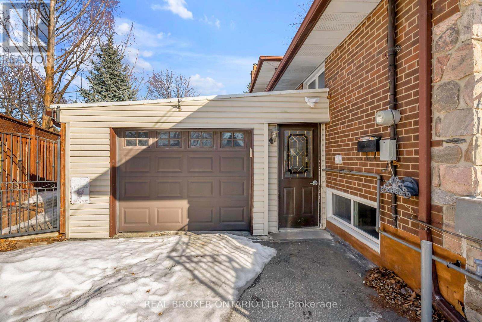 3465 Orion Crescent, Mississauga, Ontario  L5C 2H7 - Photo 2 - W12148840