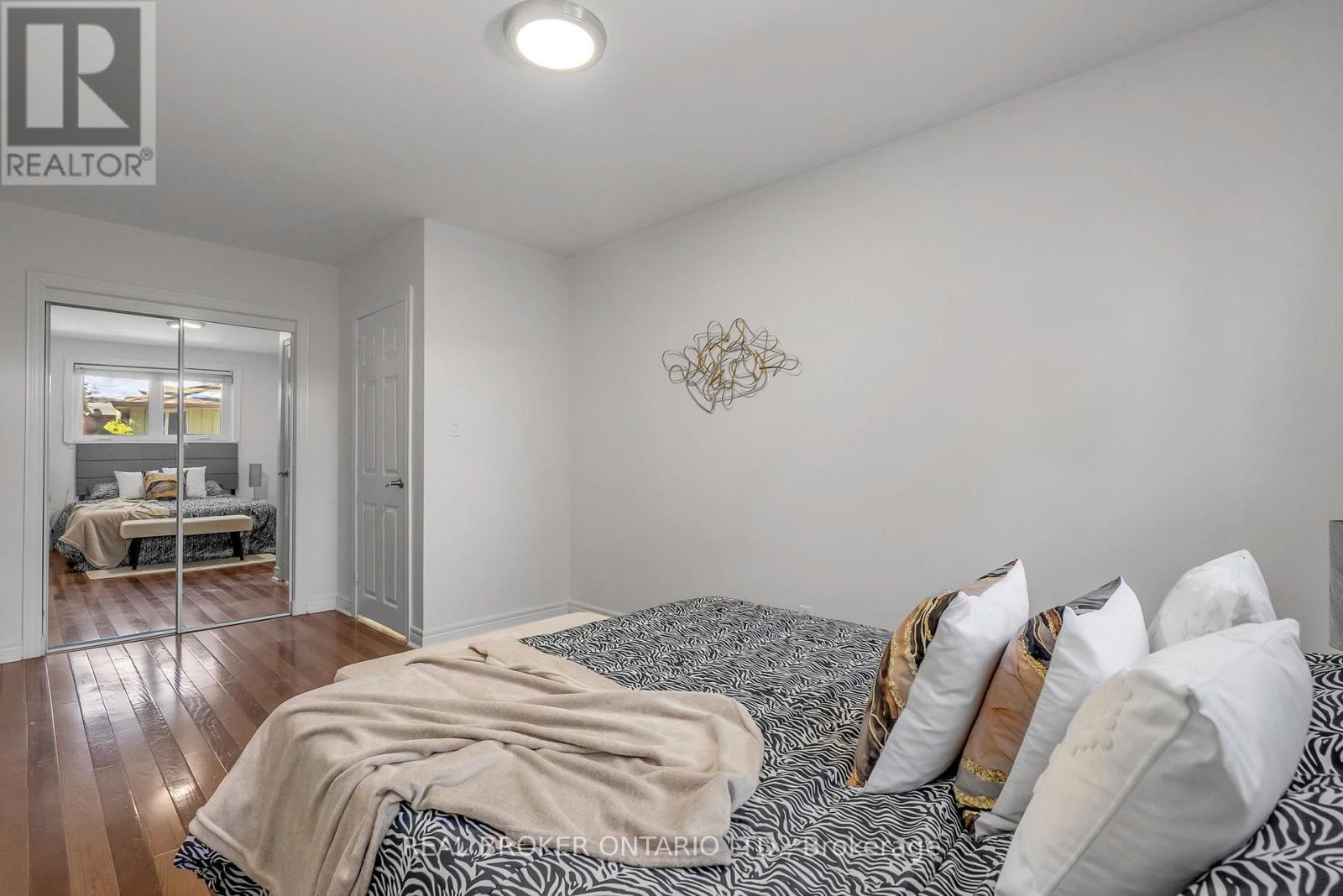 3465 Orion Crescent, Mississauga, Ontario  L5C 2H7 - Photo 37 - W12148840