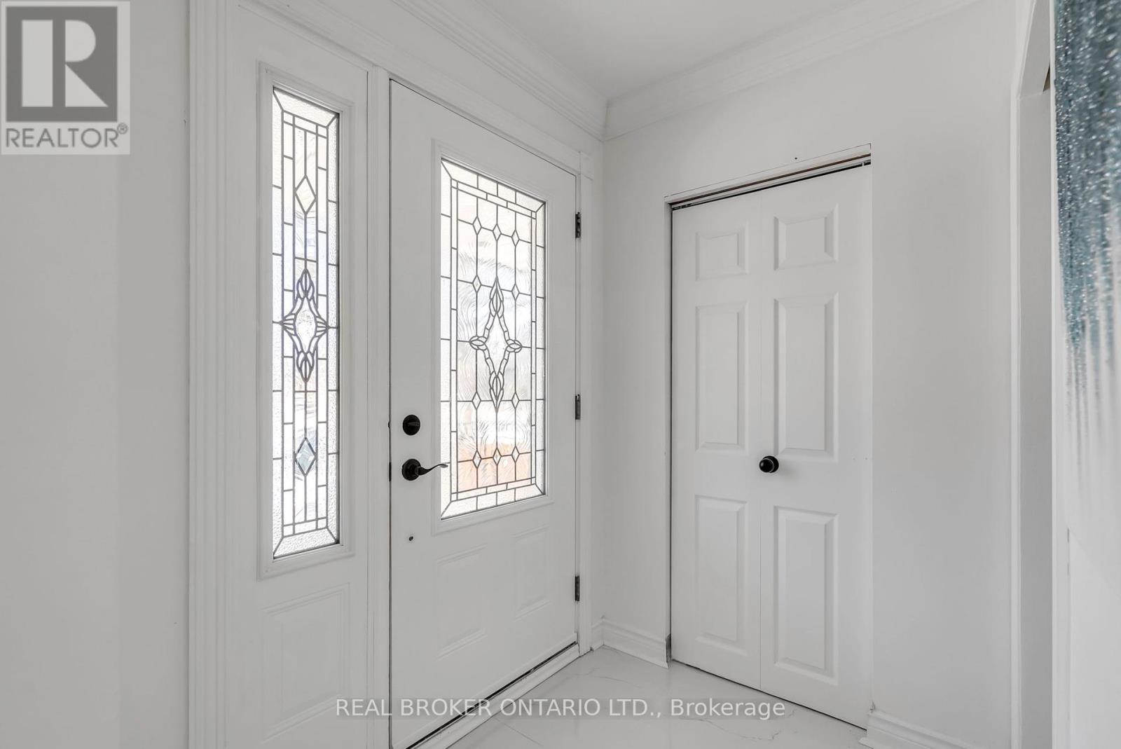 3465 Orion Crescent, Mississauga, Ontario  L5C 2H7 - Photo 4 - W12148840