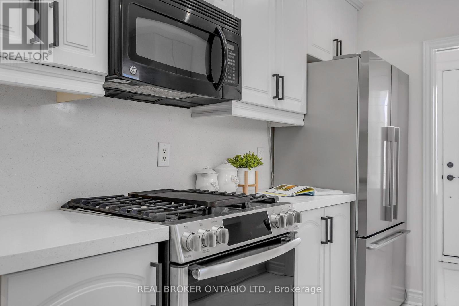 3465 Orion Crescent, Mississauga, Ontario  L5C 2H7 - Photo 7 - W12148840
