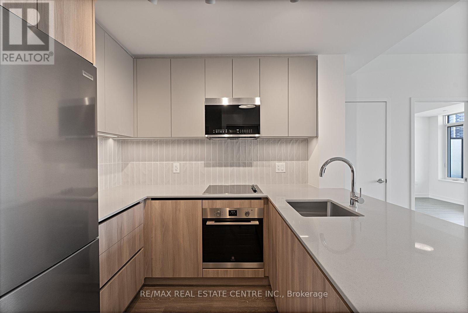 501 - 2485 Eglinton Avenue W, Mississauga, Ontario  L5M 2V8 - Photo 5 - W12194111