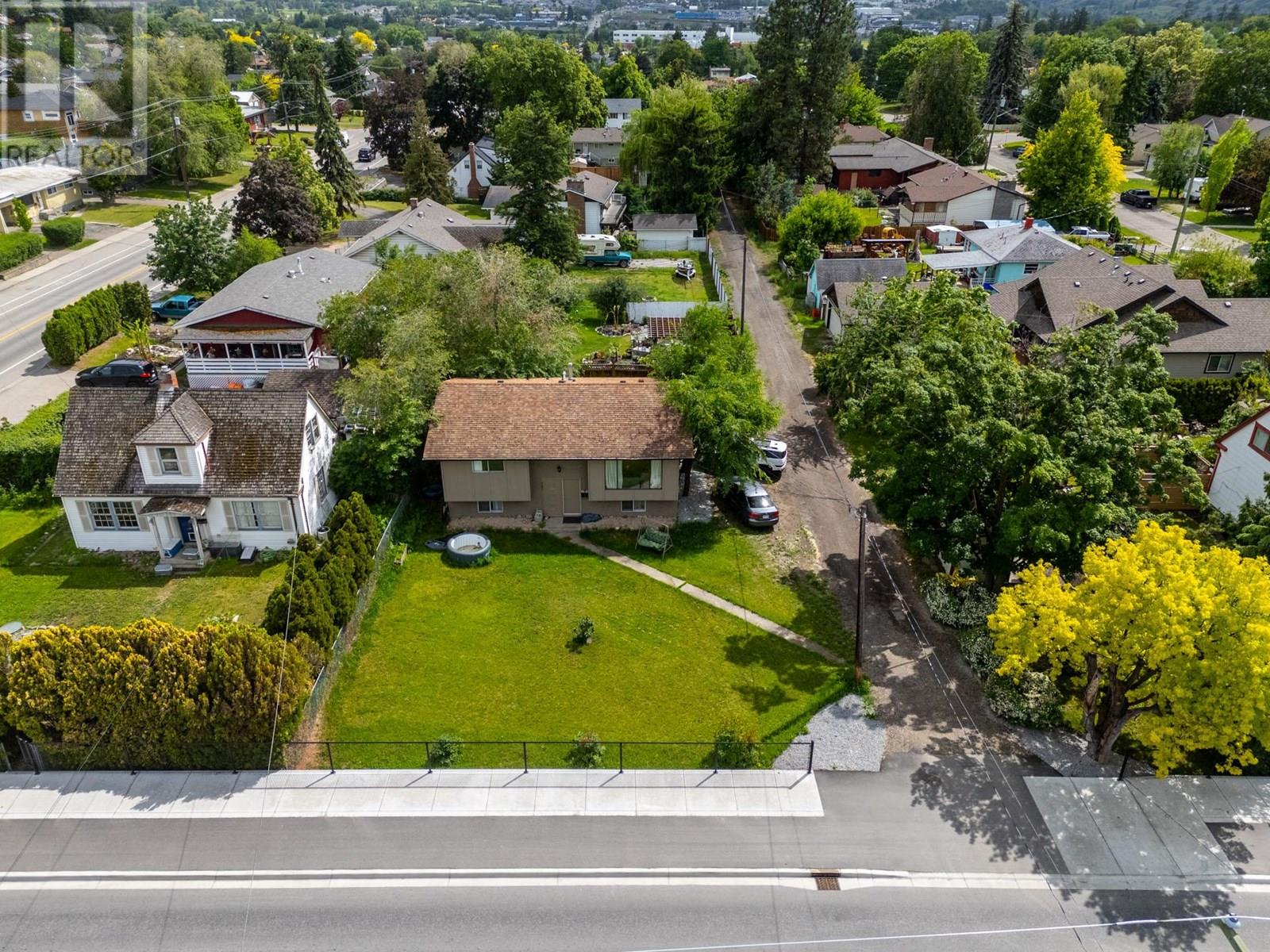 Property at 1502 32 Avenue image 3