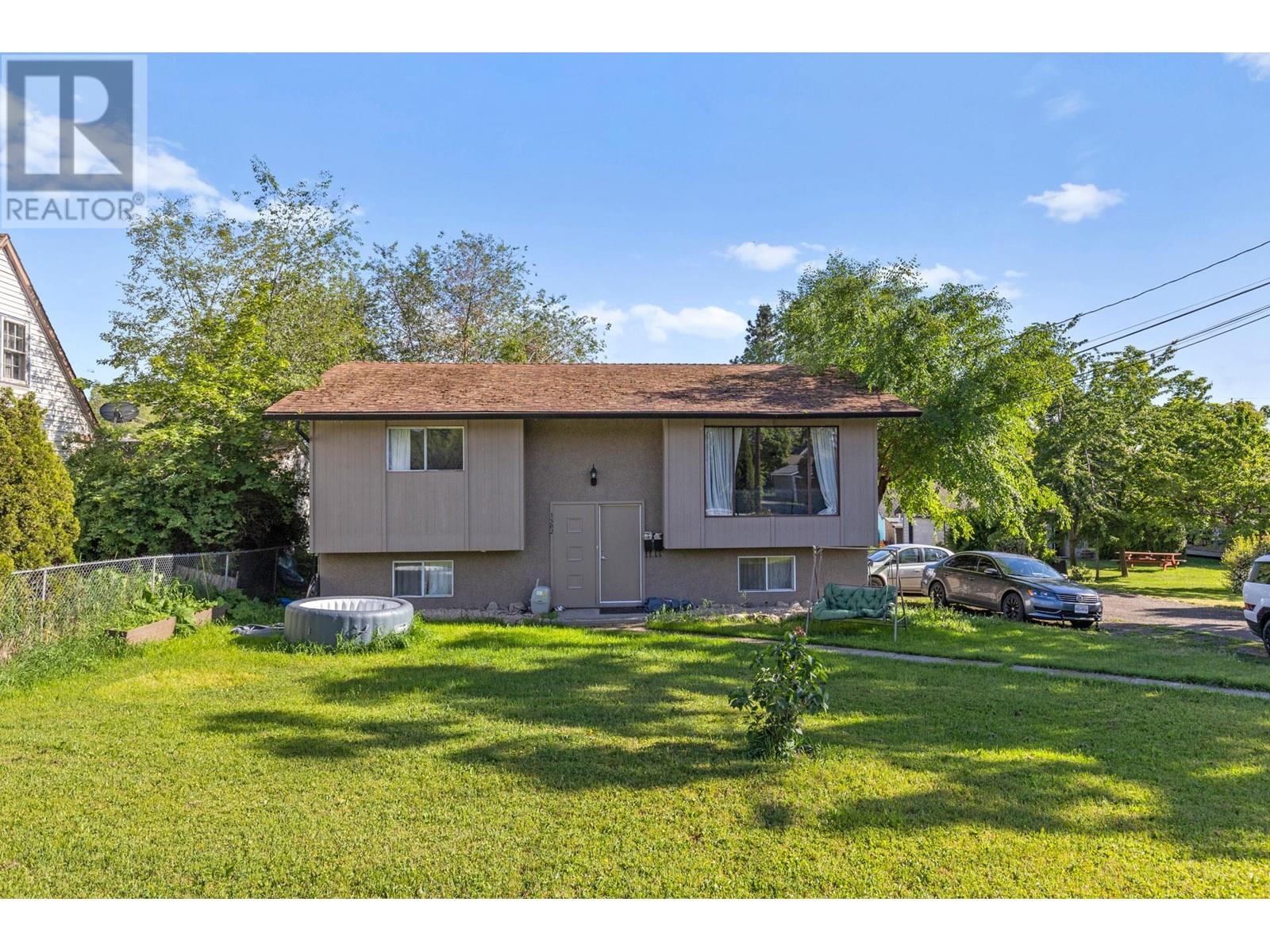 Property at 1502 32 Avenue image 2