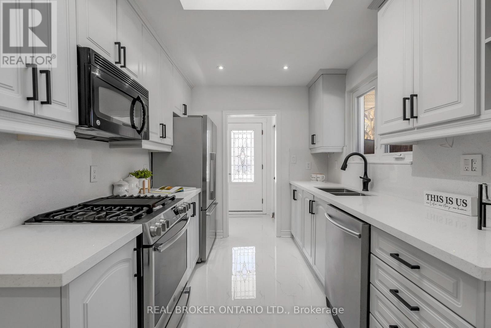 3465 Orion Crescent, Mississauga, Ontario  L5C 2H7 - Photo 11 - W12148840