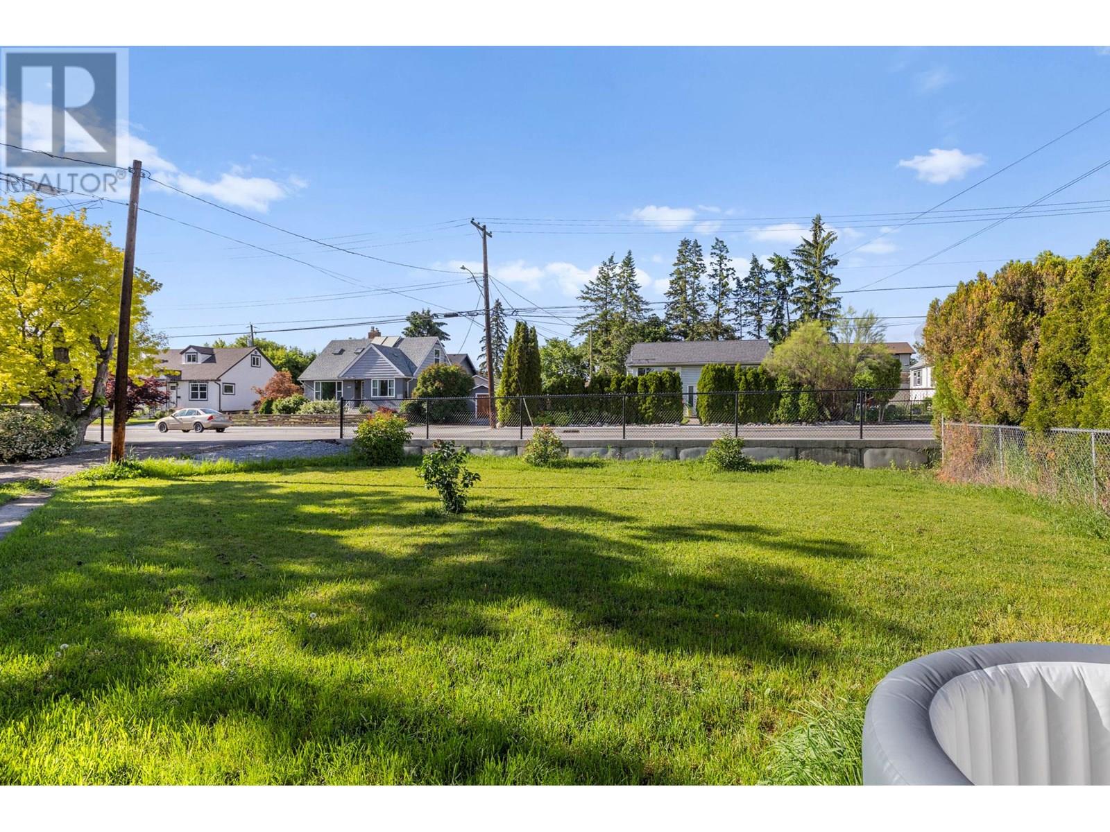 Property at 1502 32 Avenue image 4