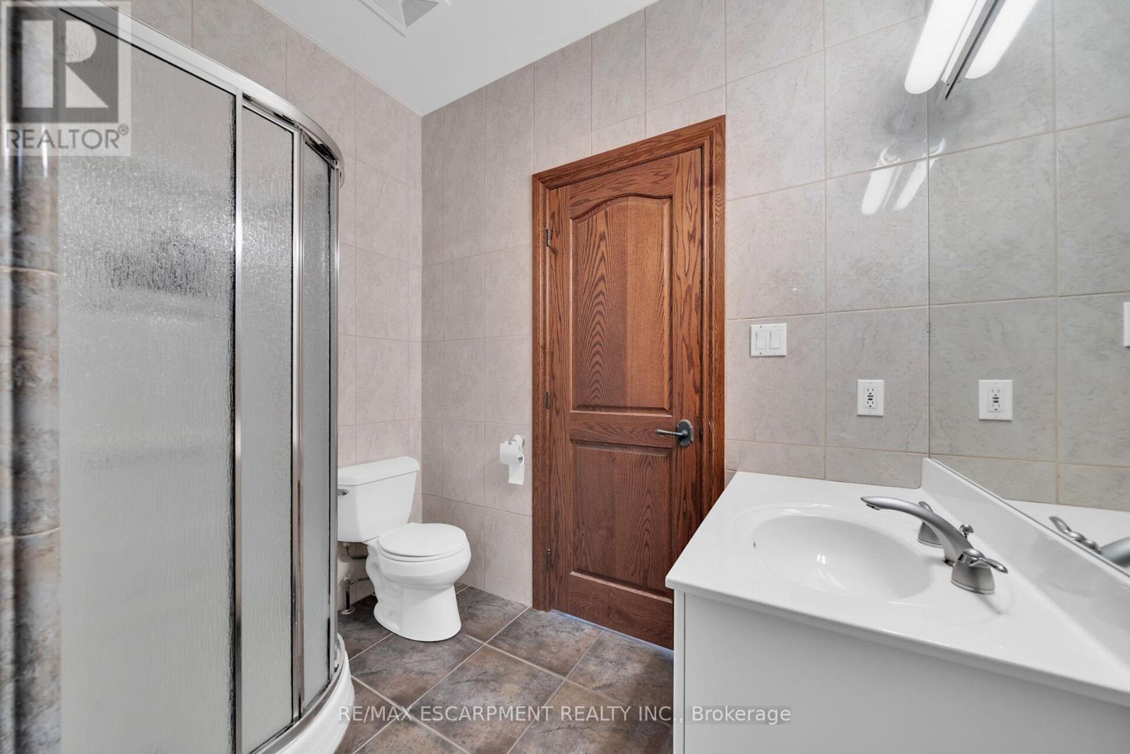 117 Christopher Drive, Hamilton, Ontario  L9B 1G6 - Photo 17 - X12196965