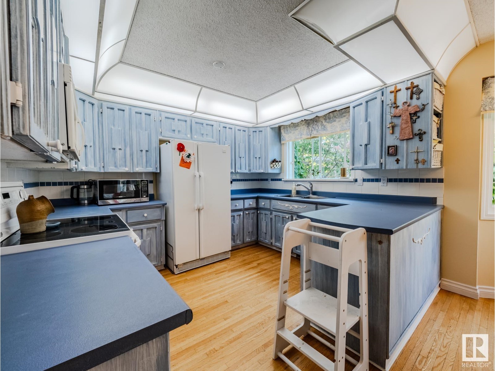 Property at 14721 45 AV NW image 5