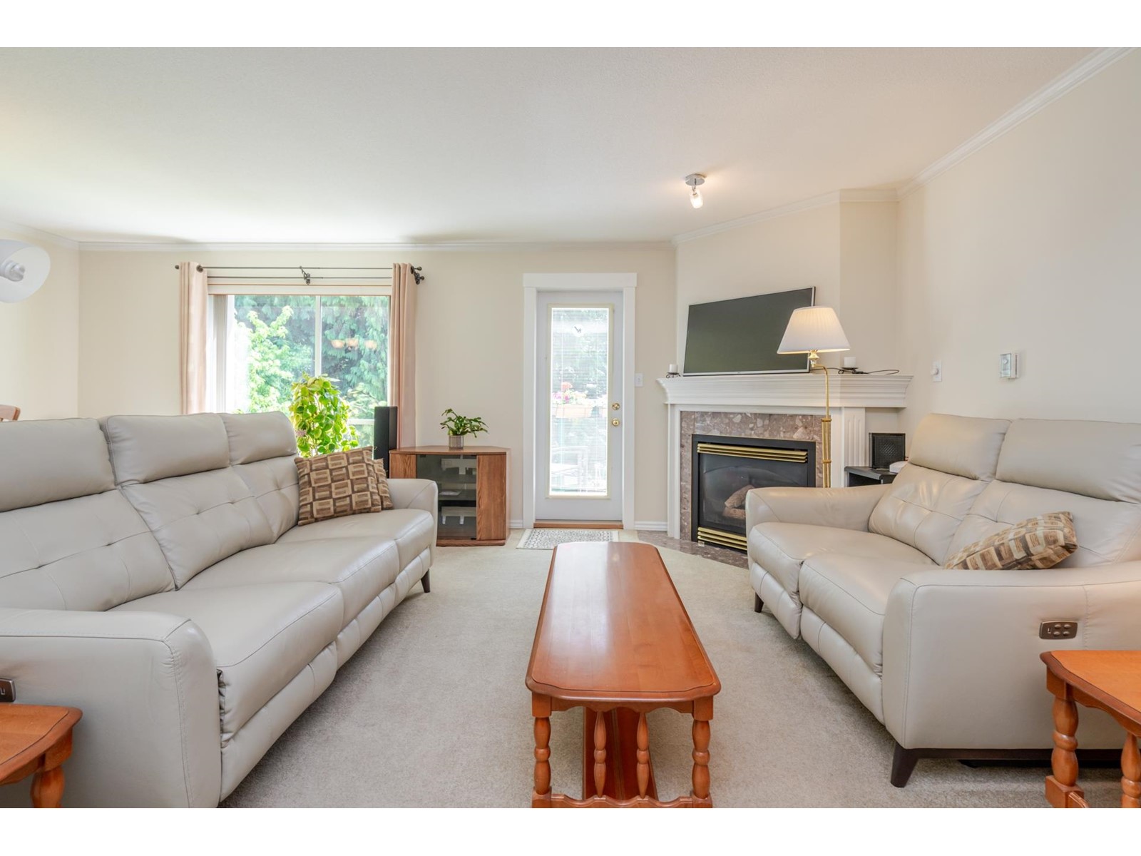 314 33280 E Bourquin Crescent, Abbotsford, British Columbia  V2S 7K2 - Photo 4 - R3010930