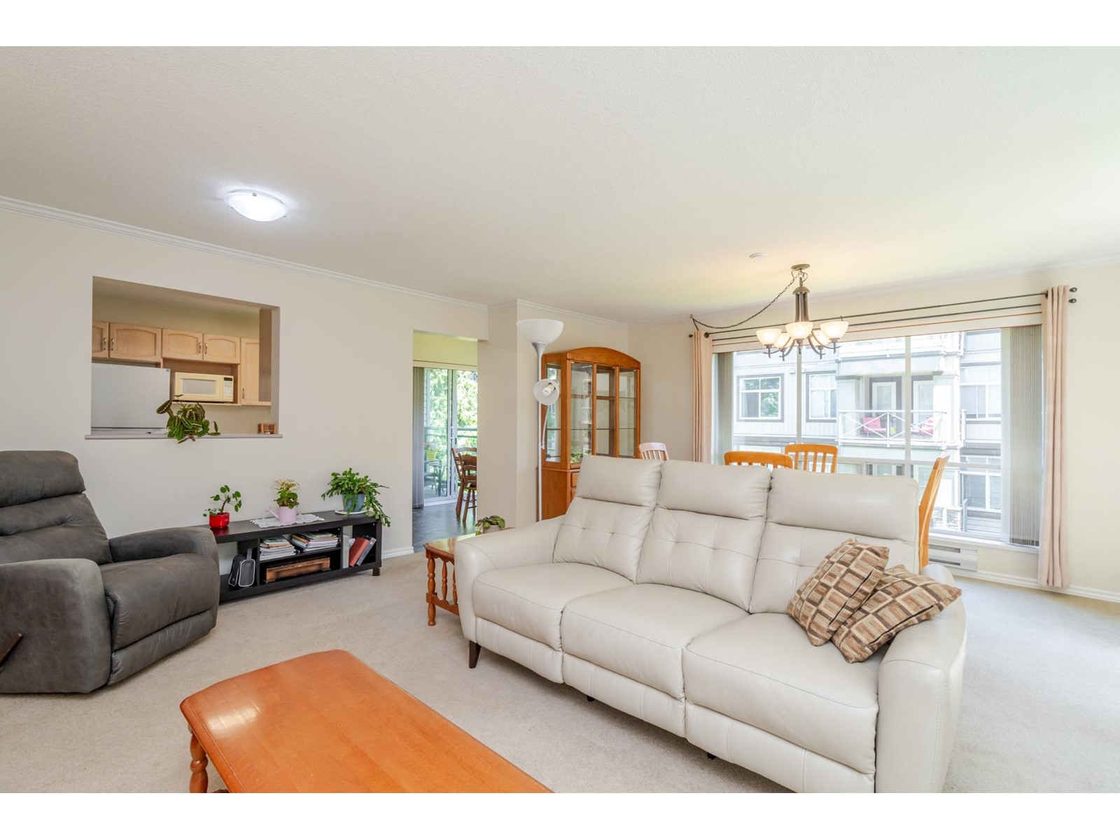 314 33280 E Bourquin Crescent, Abbotsford, British Columbia  V2S 7K2 - Photo 7 - R3010930