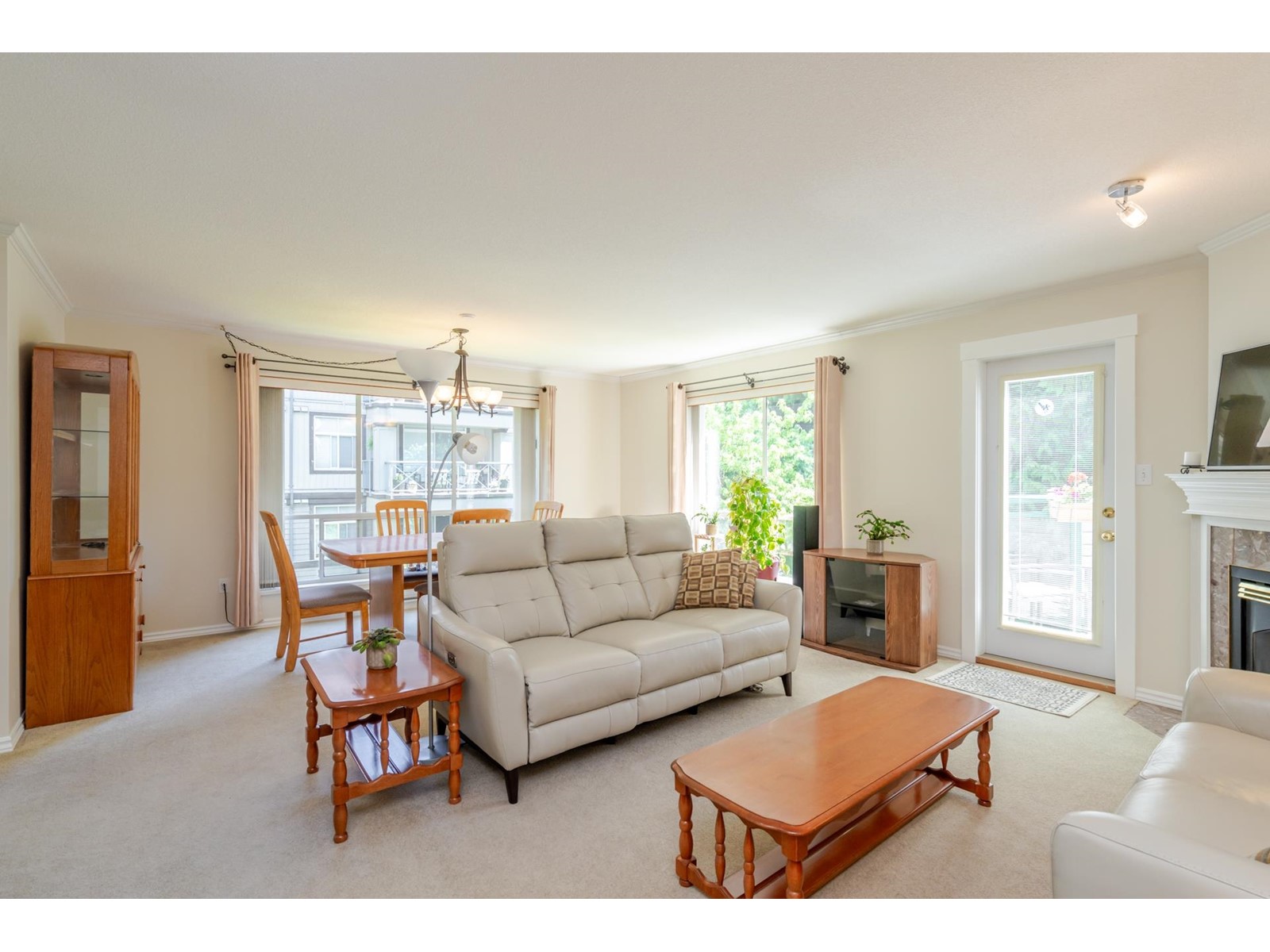 314 33280 E Bourquin Crescent, Abbotsford, British Columbia  V2S 7K2 - Photo 3 - R3010930