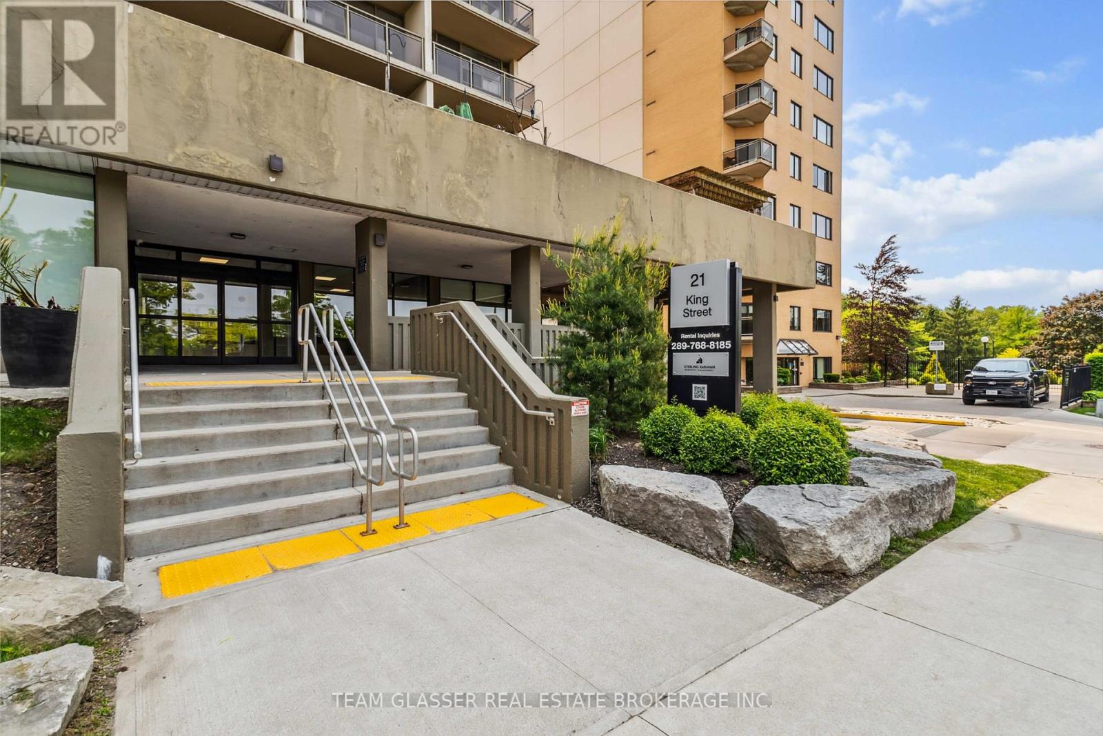 813 - 21 KING STREET, London East, Ontario