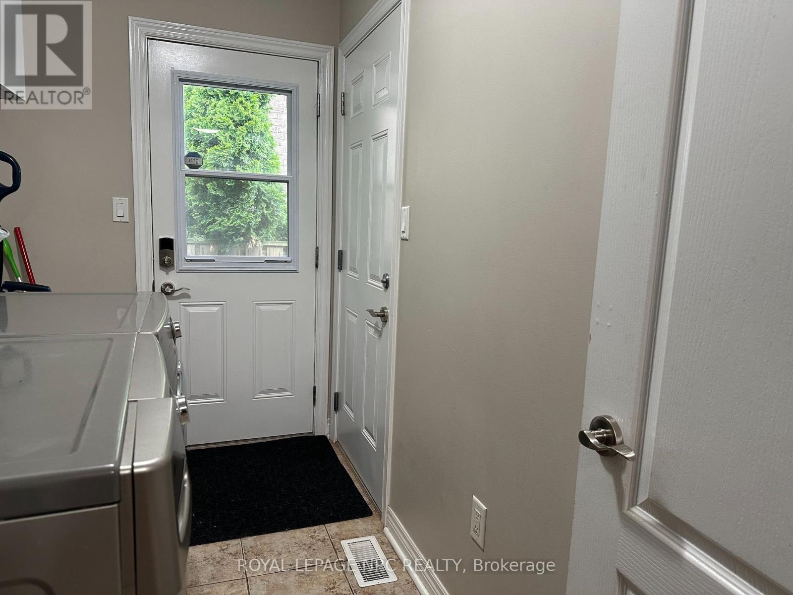 53 Permilla Street, St. Catharines, Ontario  L2S 2G4 - Photo 13 - X12100178