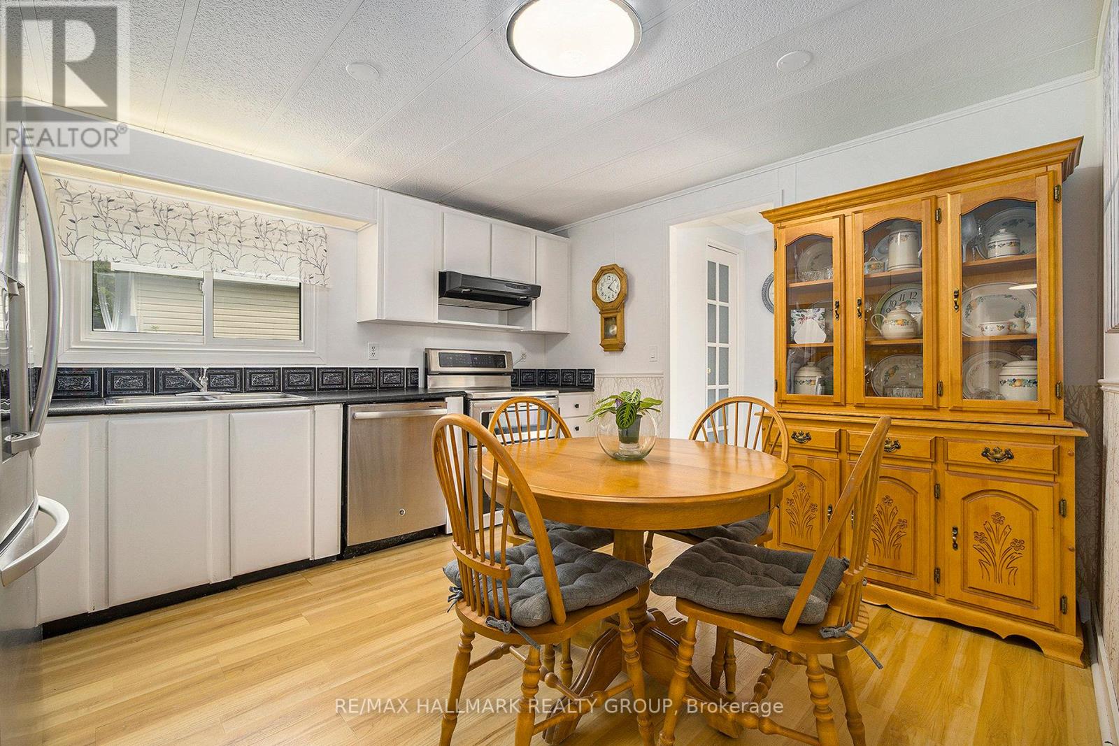 12 Vanier Road, Ottawa, Ontario  K2H 7P3 - Photo 11 - X12198796