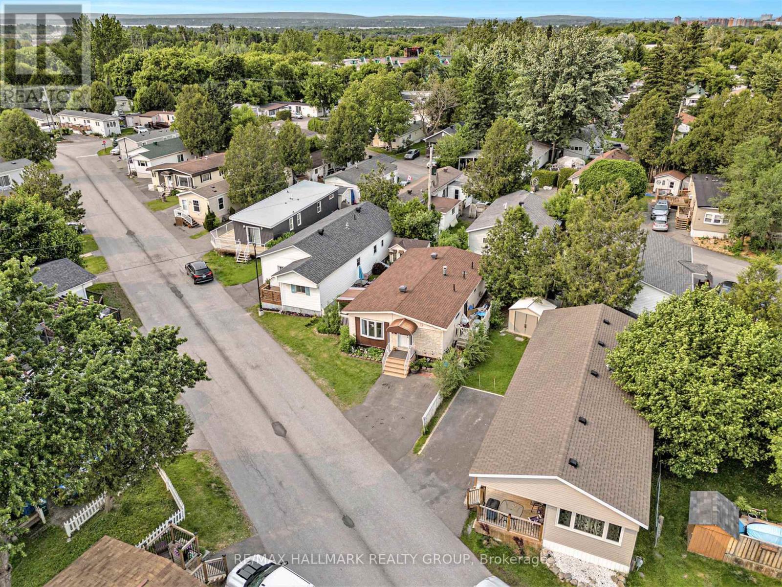 12 Vanier Road, Ottawa, Ontario  K2H 7P3 - Photo 25 - X12198796