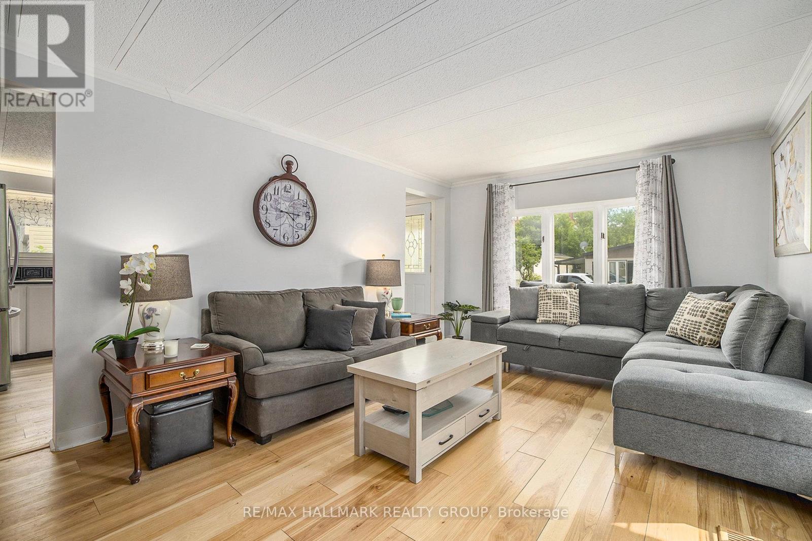 12 Vanier Road, Ottawa, Ontario  K2H 7P3 - Photo 6 - X12198796