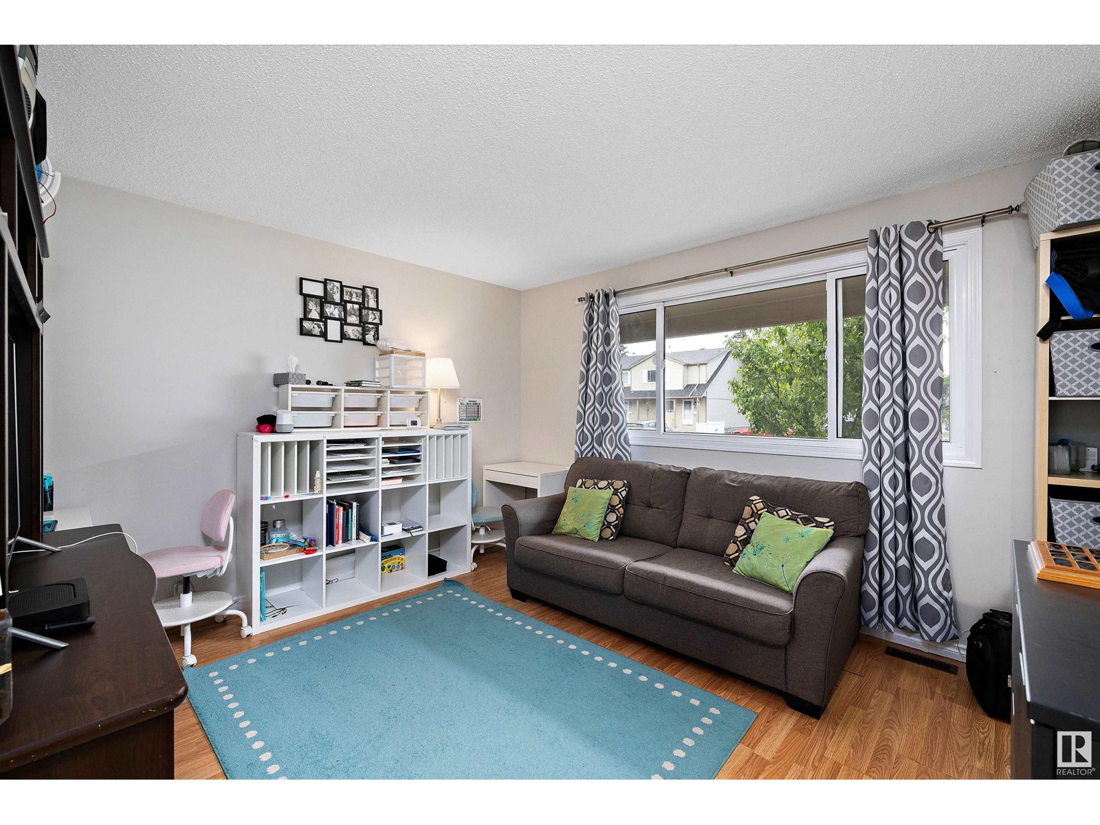 Property at 749 Village DR image 4