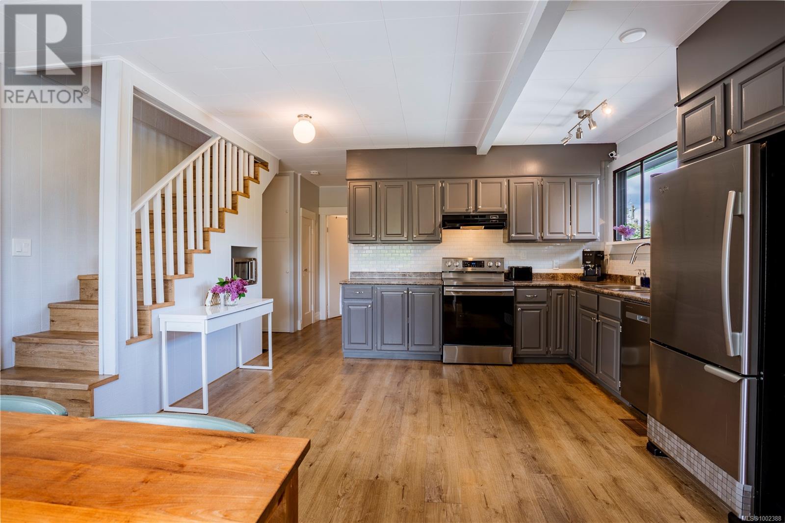 Property at 4703 Strathern St image 3