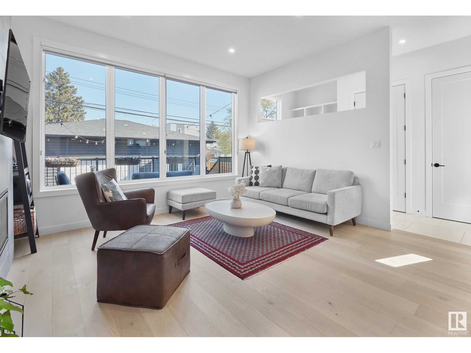 Property at 9754 75 AV NW image 4