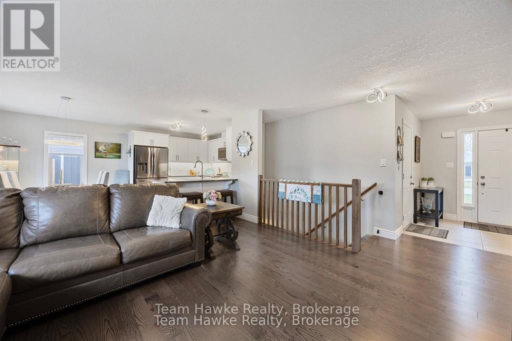 9 Cardinal Court, Tay, Ontario  L0K 2A0 - Photo 12 - S12198800