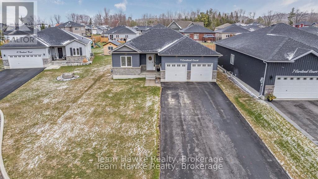 9 Cardinal Court, Tay, Ontario  L0K 2A0 - Photo 4 - S12198800