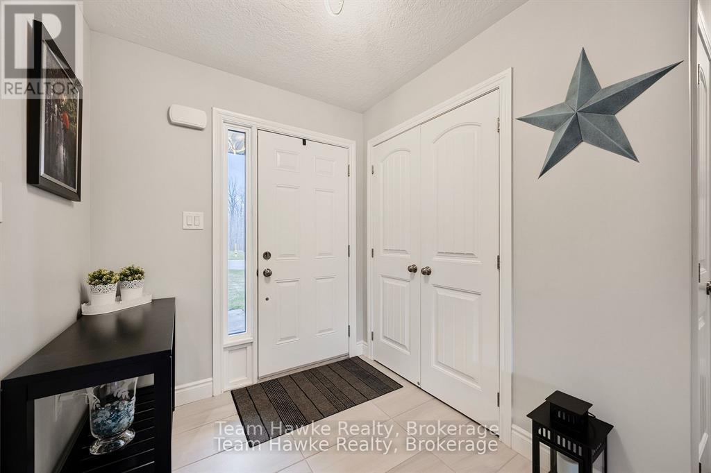 9 Cardinal Court, Tay, Ontario  L0K 2A0 - Photo 6 - S12198800