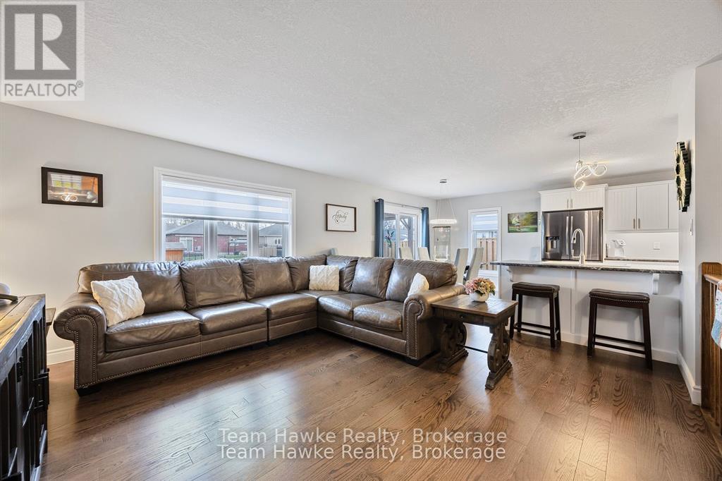 9 Cardinal Court, Tay, Ontario  L0K 2A0 - Photo 8 - S12198800