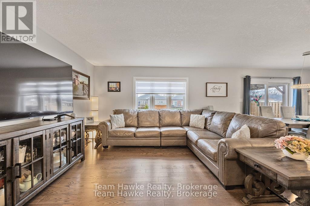 9 Cardinal Court, Tay, Ontario  L0K 2A0 - Photo 9 - S12198800