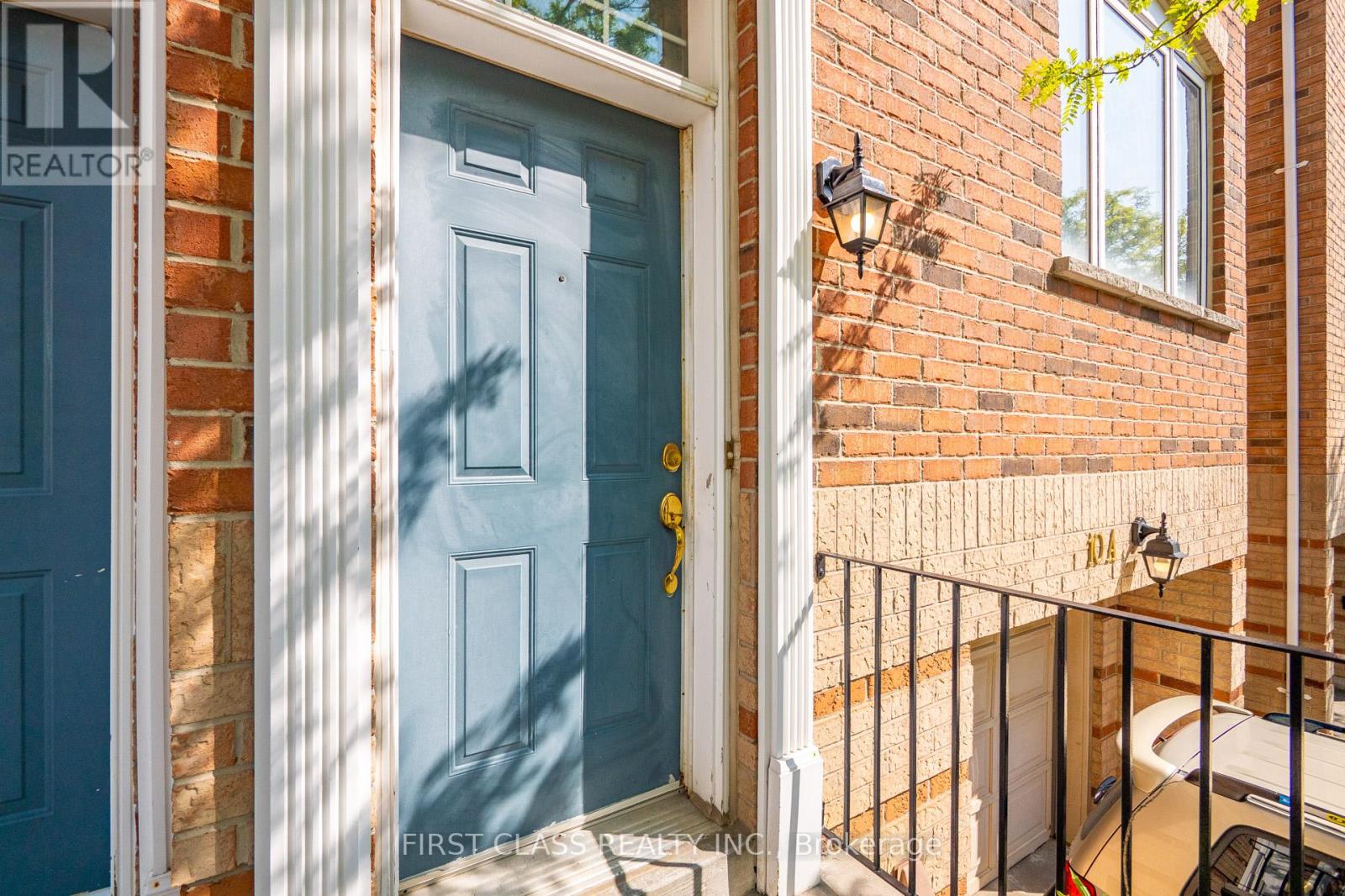 10a Leaside Park Drive, Toronto (Thorncliffe Park), Ontario  M4H 1R3 - Photo 6 - C12198614
