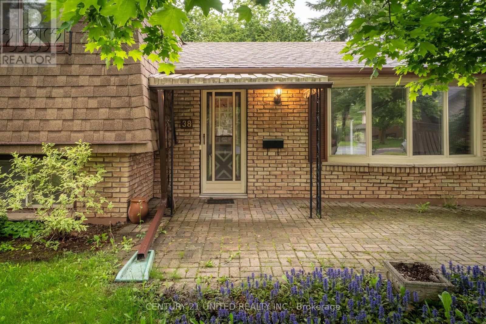 38 Parkview Drive, Peterborough North, Ontario  K9H 5M6 - Photo 7 - X12198850