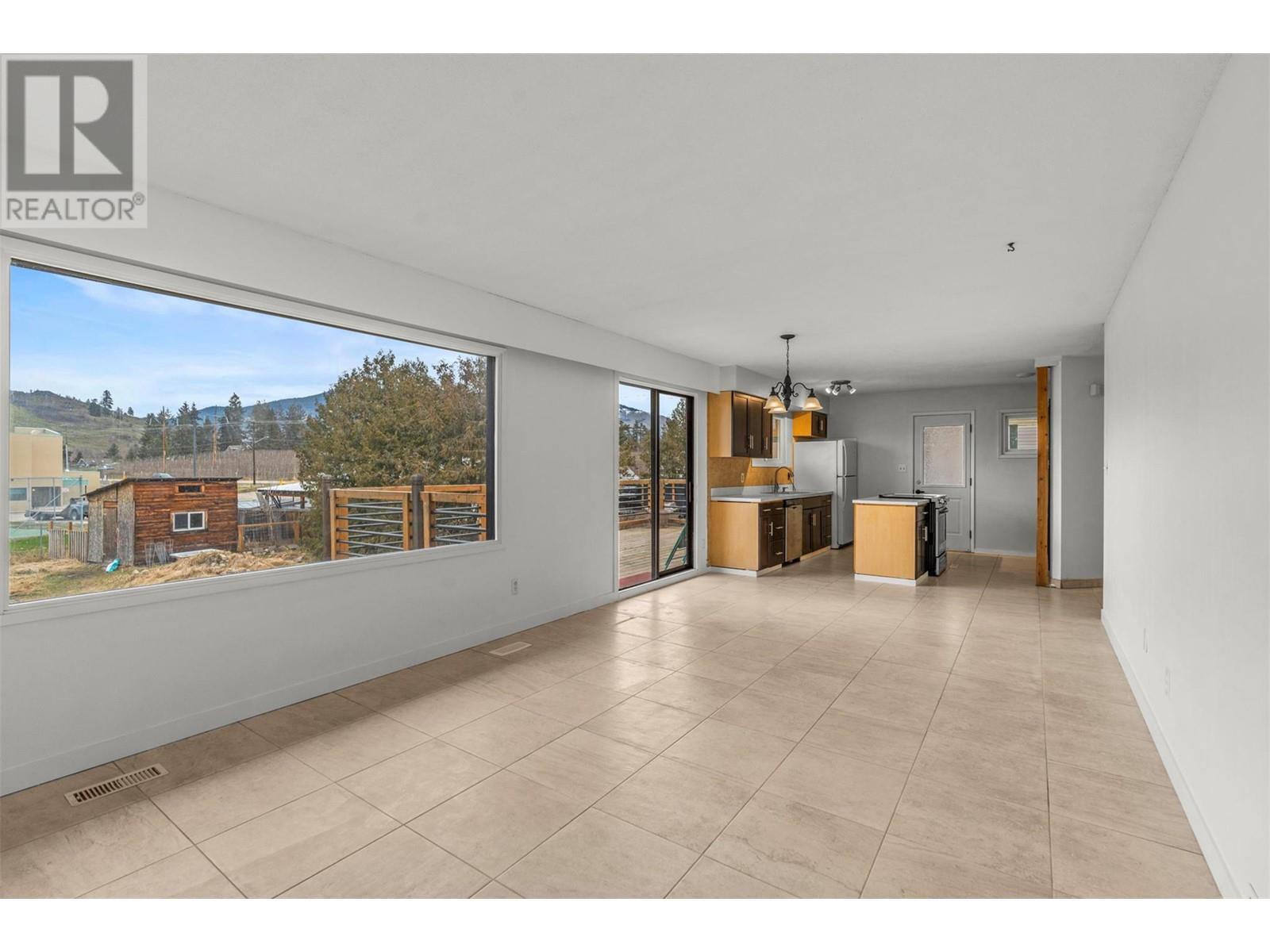 11309 Tassie Drive, Coldstream, British Columbia  V1B 1H3 - Photo 5 - 10347756