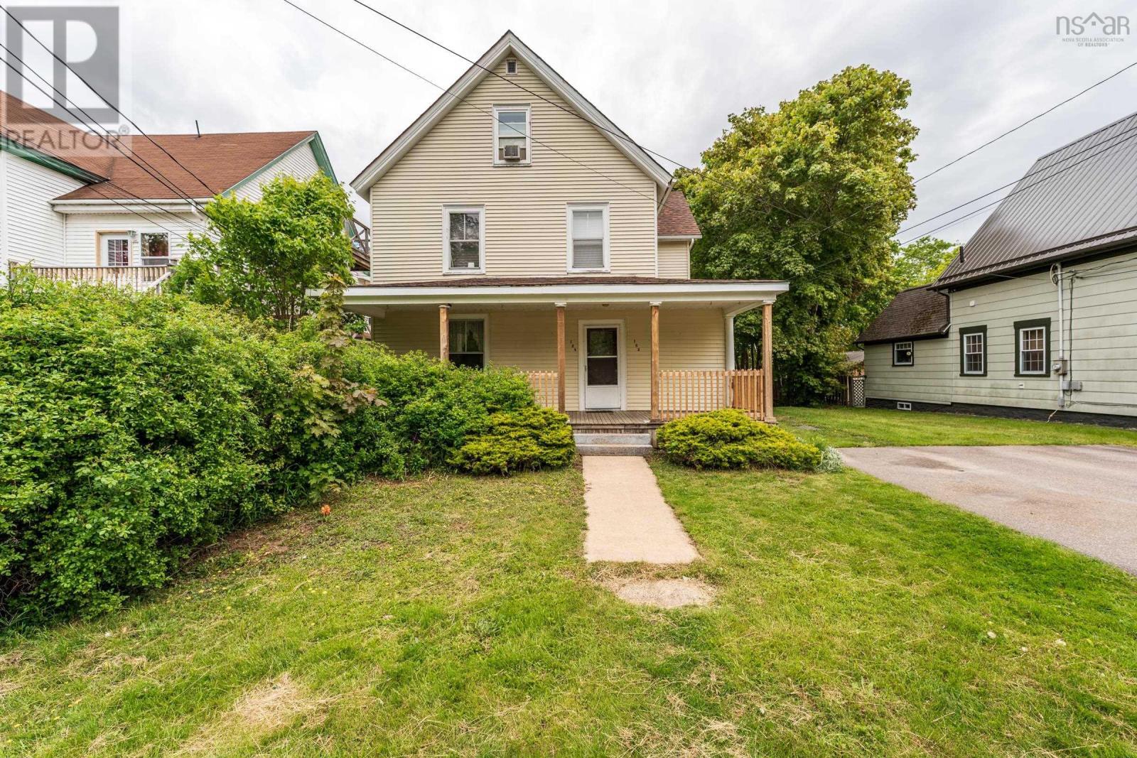 182/184 Queen Street, Digby, Nova Scotia  B0V 1A0 - Photo 1 - 202513482