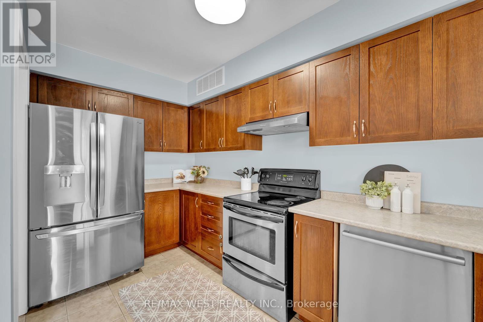 121 Carrier Crescent, Vaughan (Patterson), Ontario  L6A 0T6 - Photo 18 - N12198667