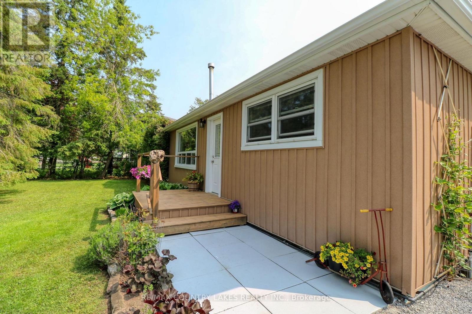 15 Nancy Avenue, Brock, Ontario  L0K 1A0 - Photo 3 - N12198687