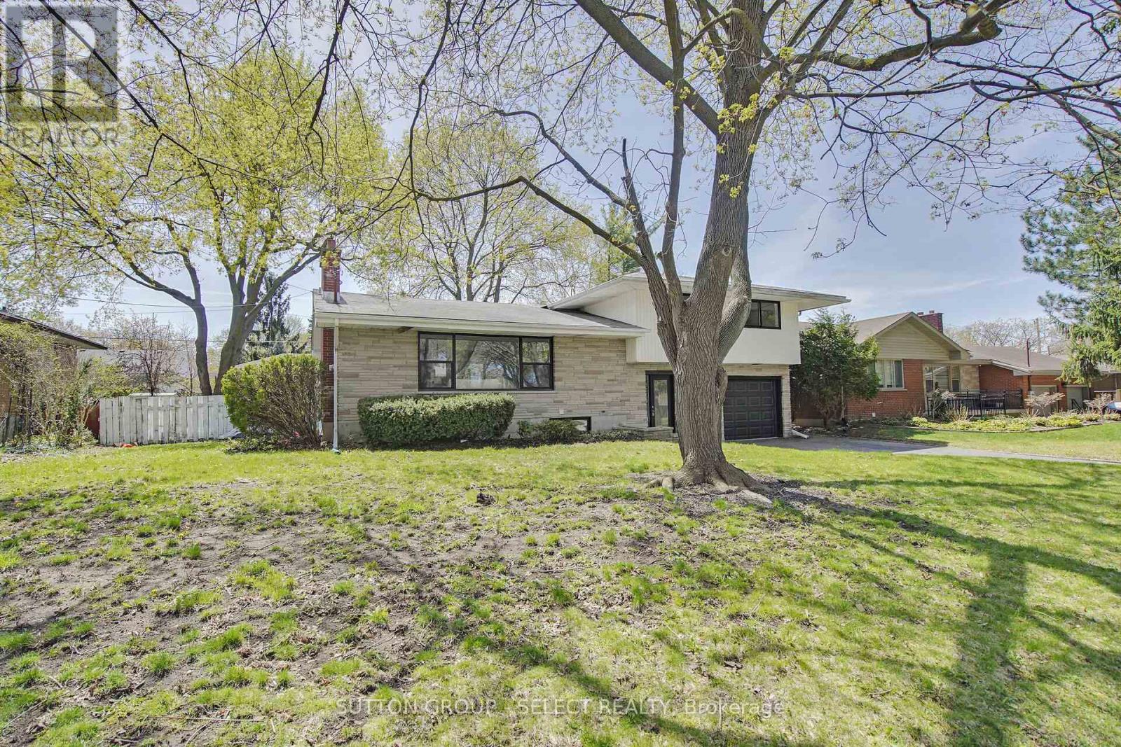 481 Baseline Road E, London South, Ontario  N6C 2P8 - Photo 2 - X12111403