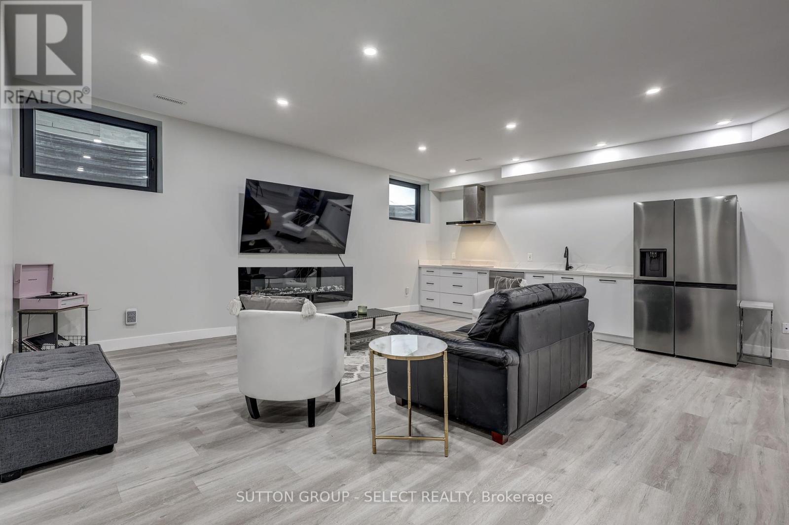 113 Edgewater Boulevard, Middlesex Centre, Ontario  N0L 1R0 - Photo 32 - X12198107