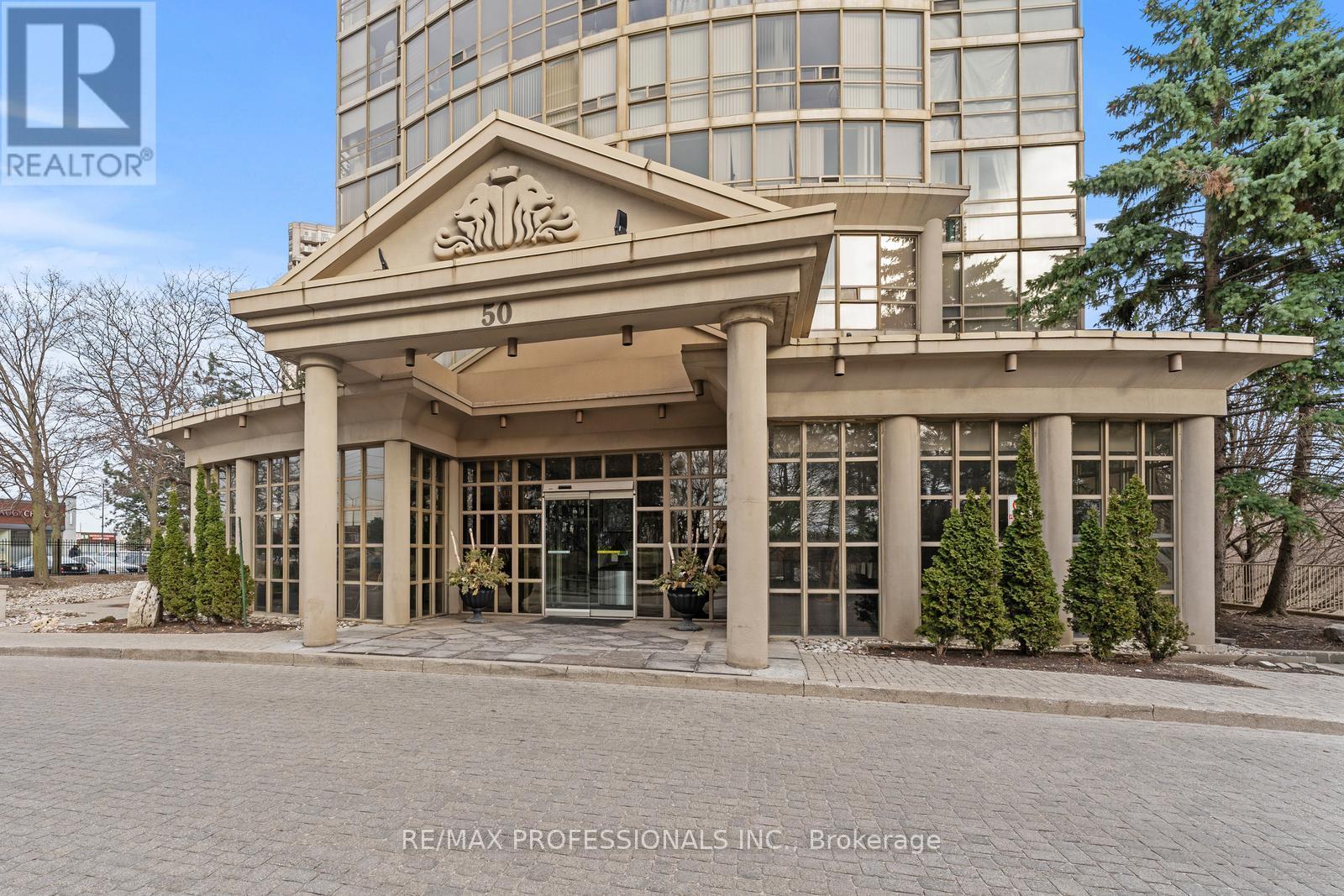 1604 - 50 Eglinton Avenue, Mississauga, Ontario  L5R 3P5 - Photo 4 - W12198622