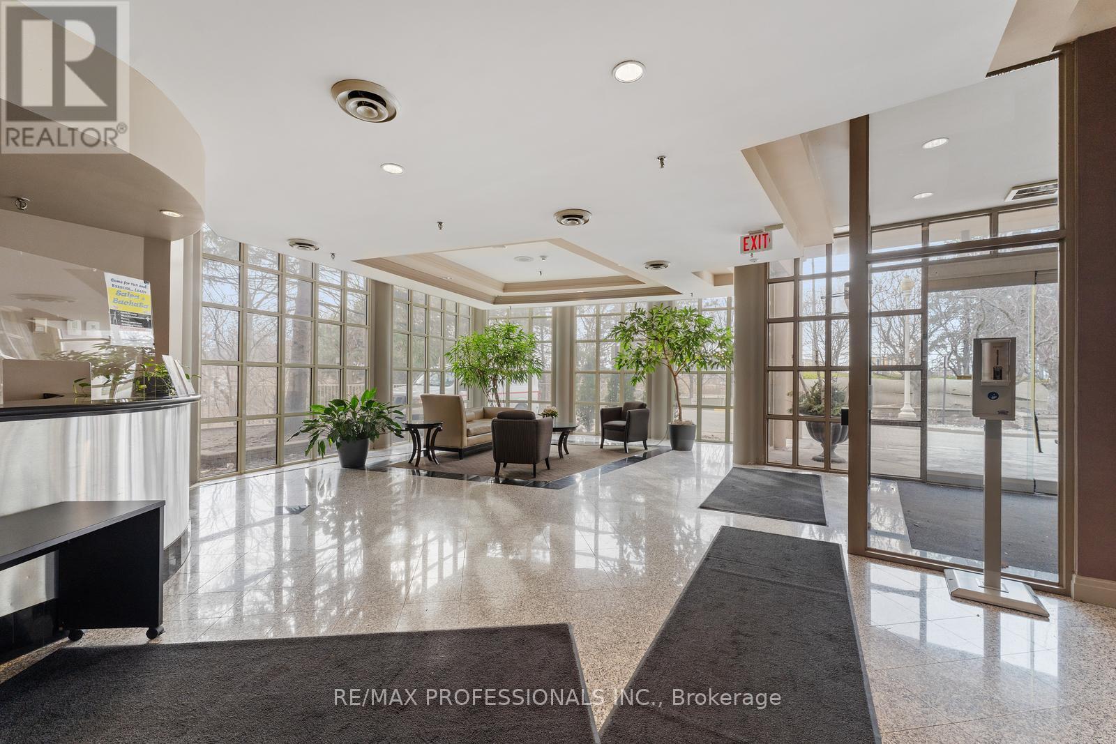 1604 - 50 Eglinton Avenue, Mississauga, Ontario  L5R 3P5 - Photo 5 - W12198622