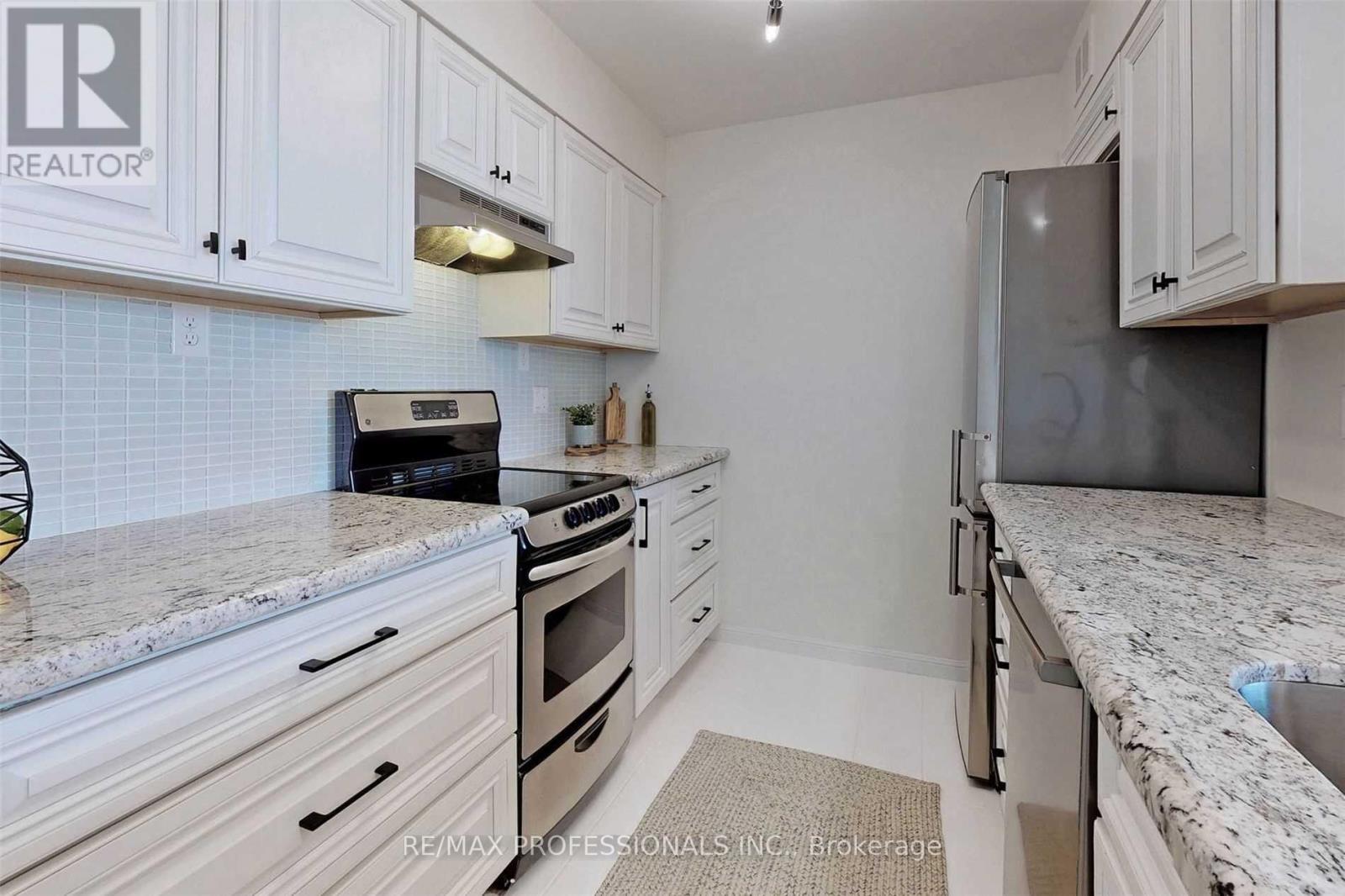 1604 - 50 Eglinton Avenue, Mississauga, Ontario  L5R 3P5 - Photo 8 - W12198622