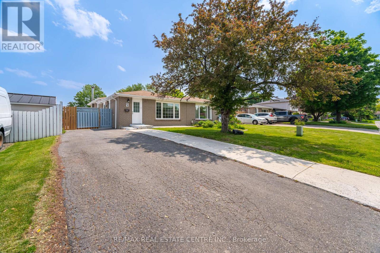 96 Fallingdale Crescent, Brampton, Ontario  L6T 3J6 - Photo 2 - W12198624