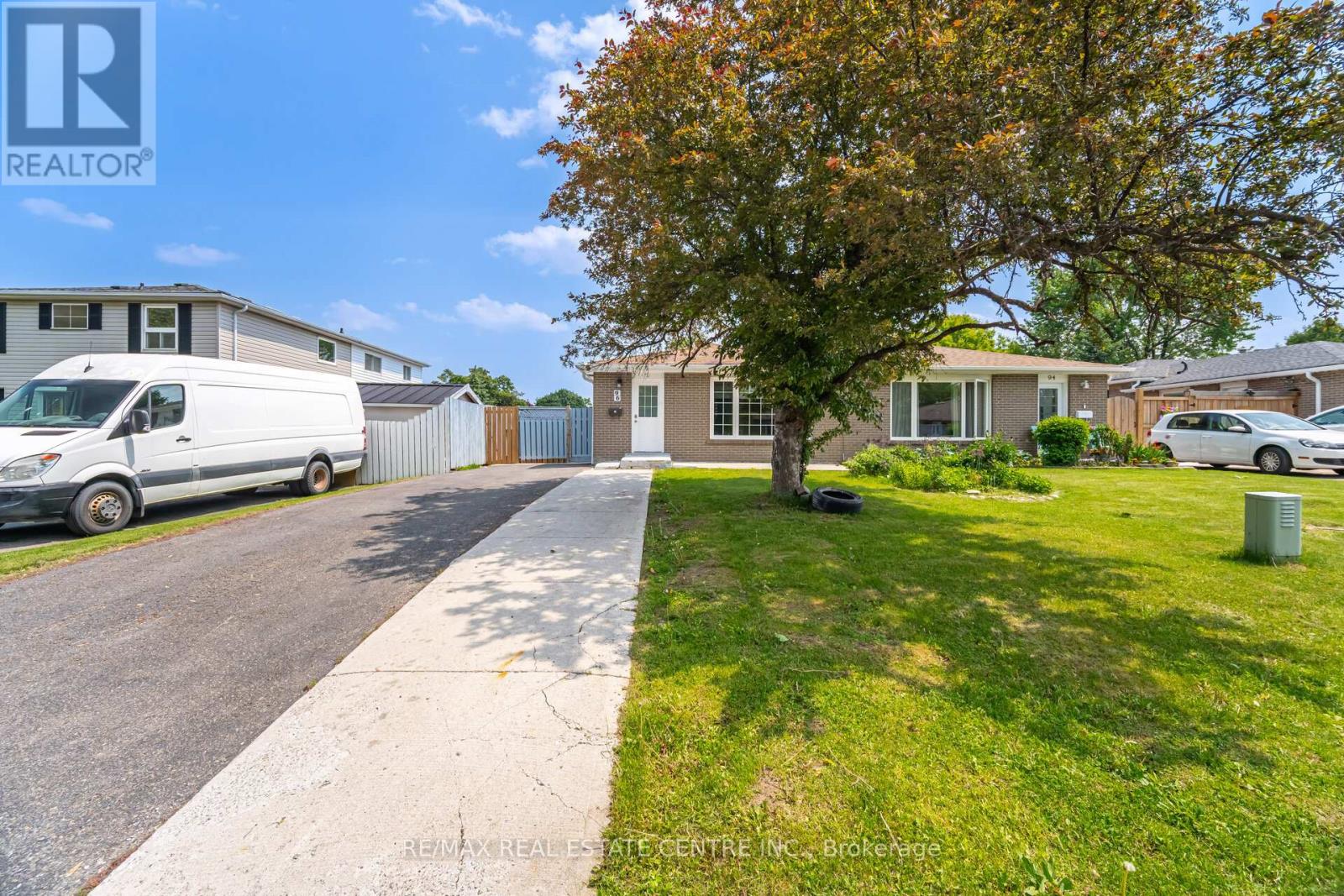 96 Fallingdale Crescent, Brampton, Ontario  L6T 3J6 - Photo 3 - W12198624