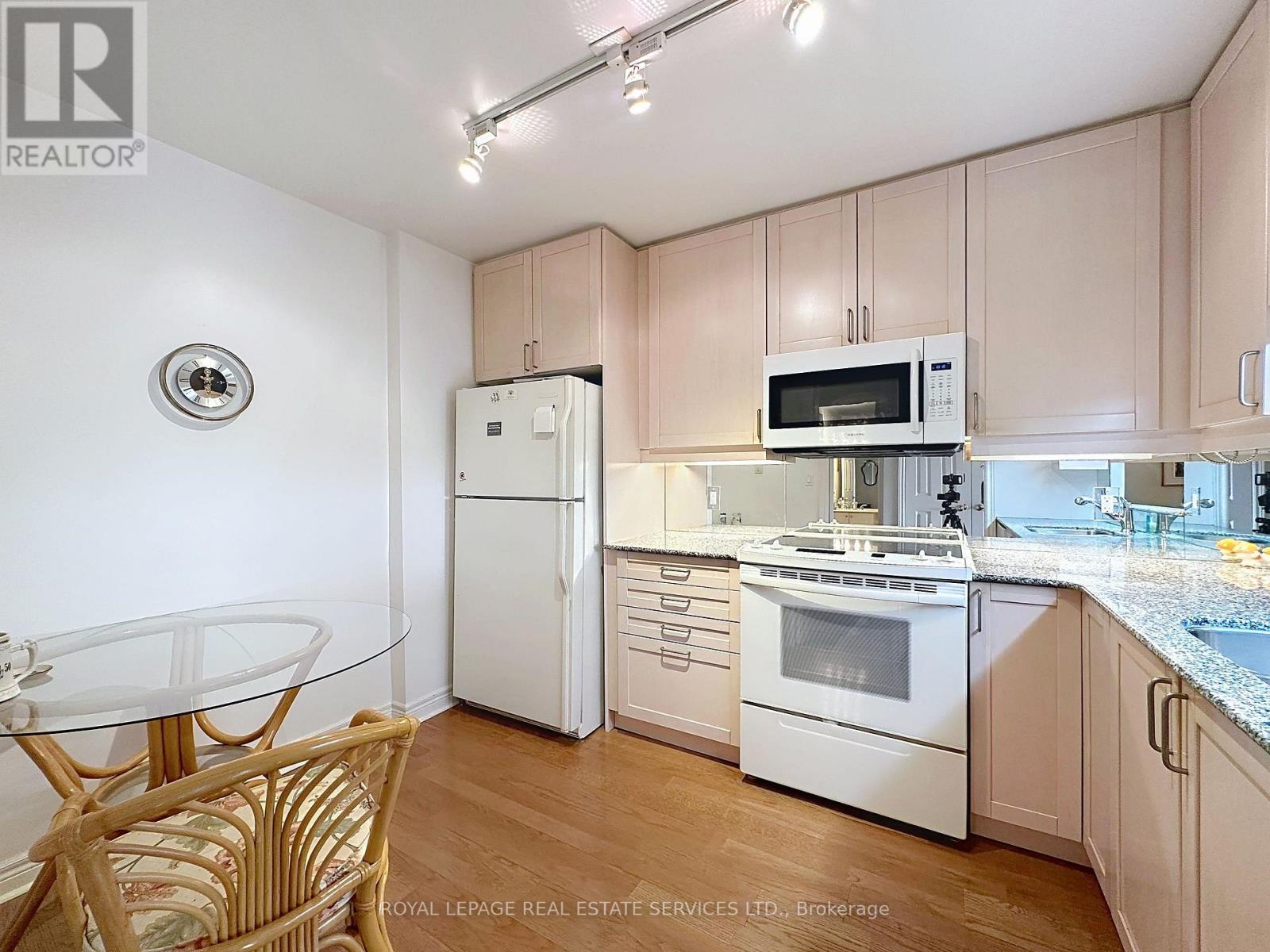 503 - 3085 Bloor Street W, Toronto (Stonegate-Queensway), Ontario  M8X 1C9 - Photo 11 - W12198635