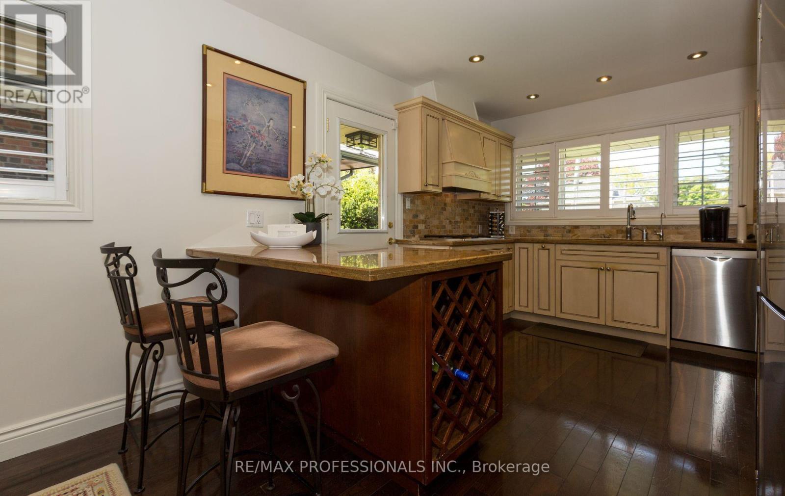 36 Ravenscrest Drive, Toronto, Ontario  M9B 5M7 - Photo 11 - W12198644