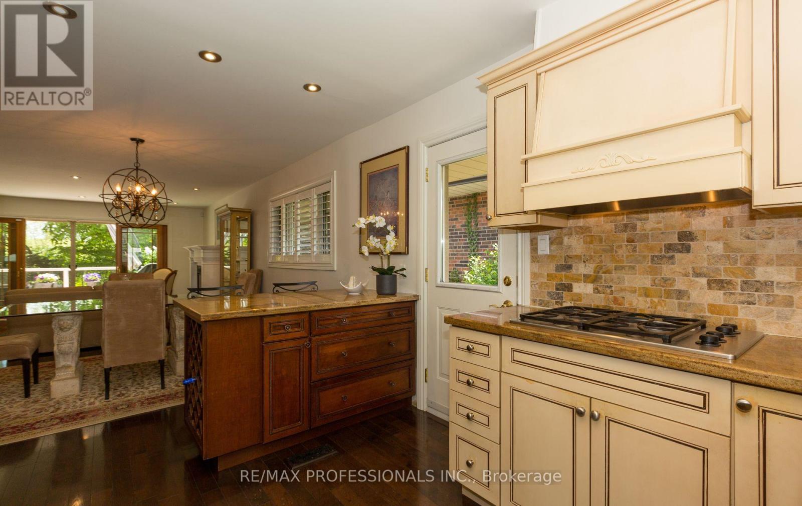 36 Ravenscrest Drive, Toronto, Ontario  M9B 5M7 - Photo 14 - W12198644