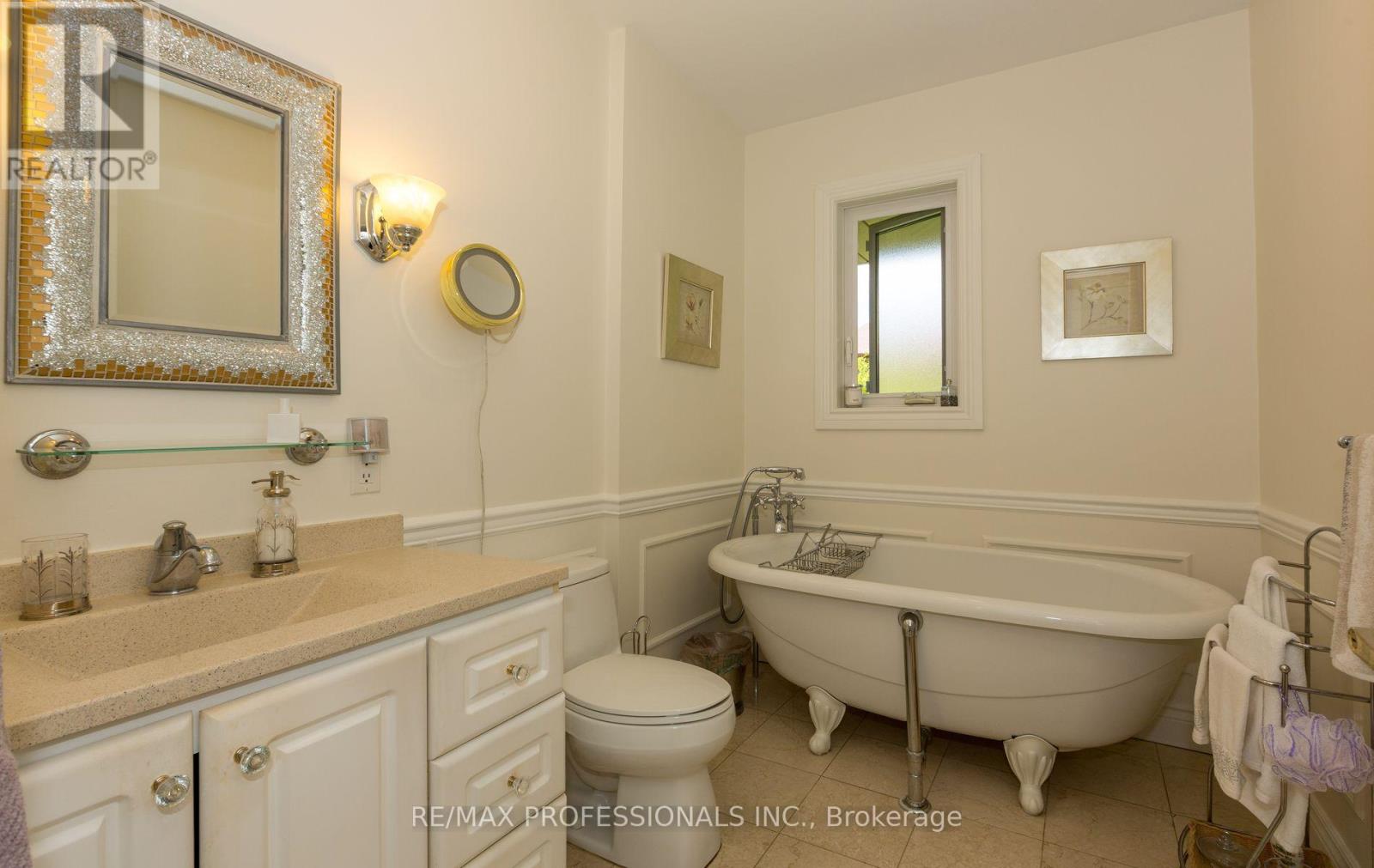36 Ravenscrest Drive, Toronto, Ontario  M9B 5M7 - Photo 16 - W12198644