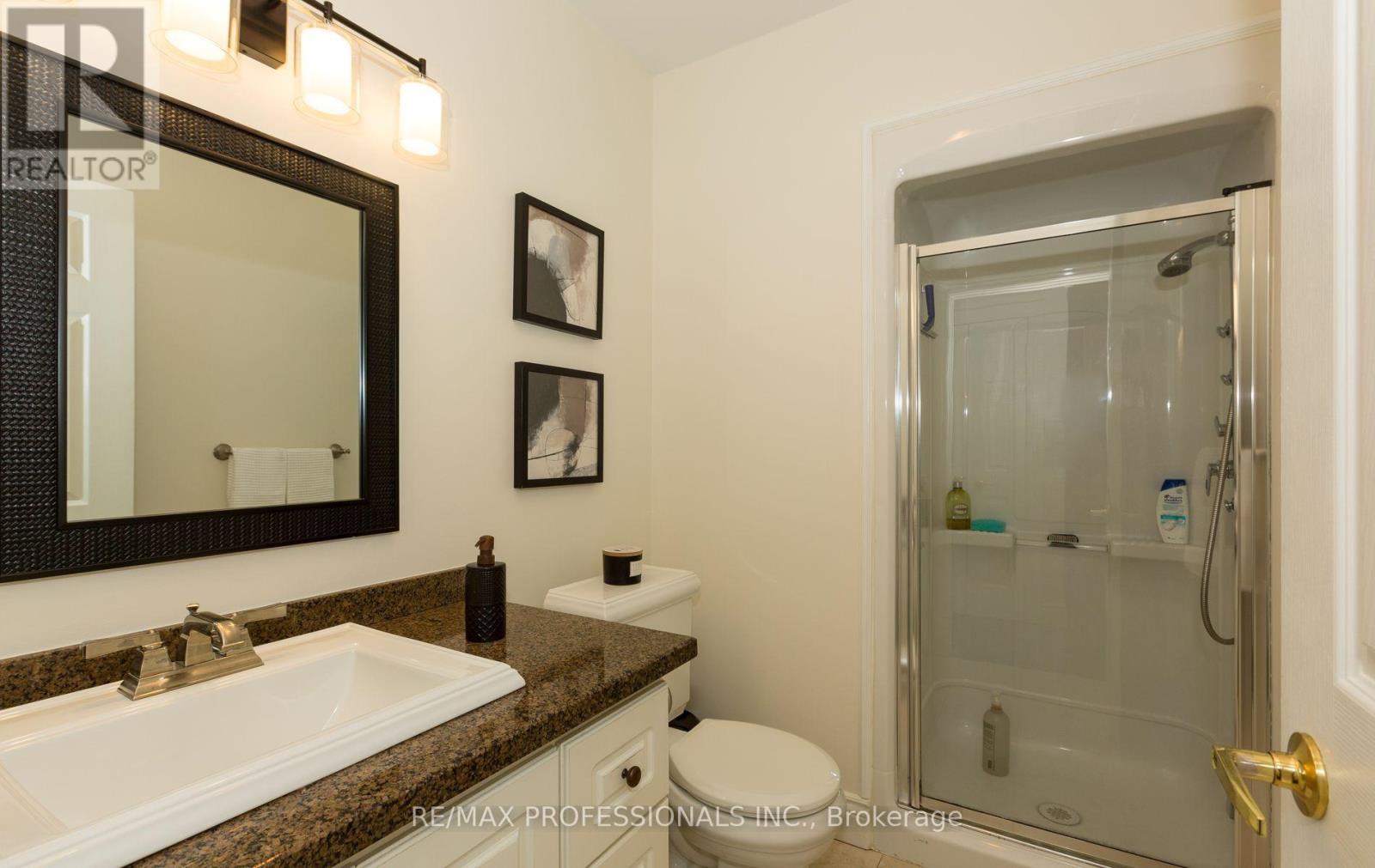 36 Ravenscrest Drive, Toronto (Princess-Rosethorn), Ontario  M9B 5M7 - Photo 19 - W12198644
